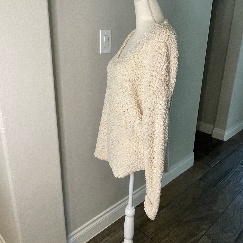 Hem and Thread 🧵 Sweater - Picture 2 of 4